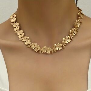 NWOT Gold Floral Necklace